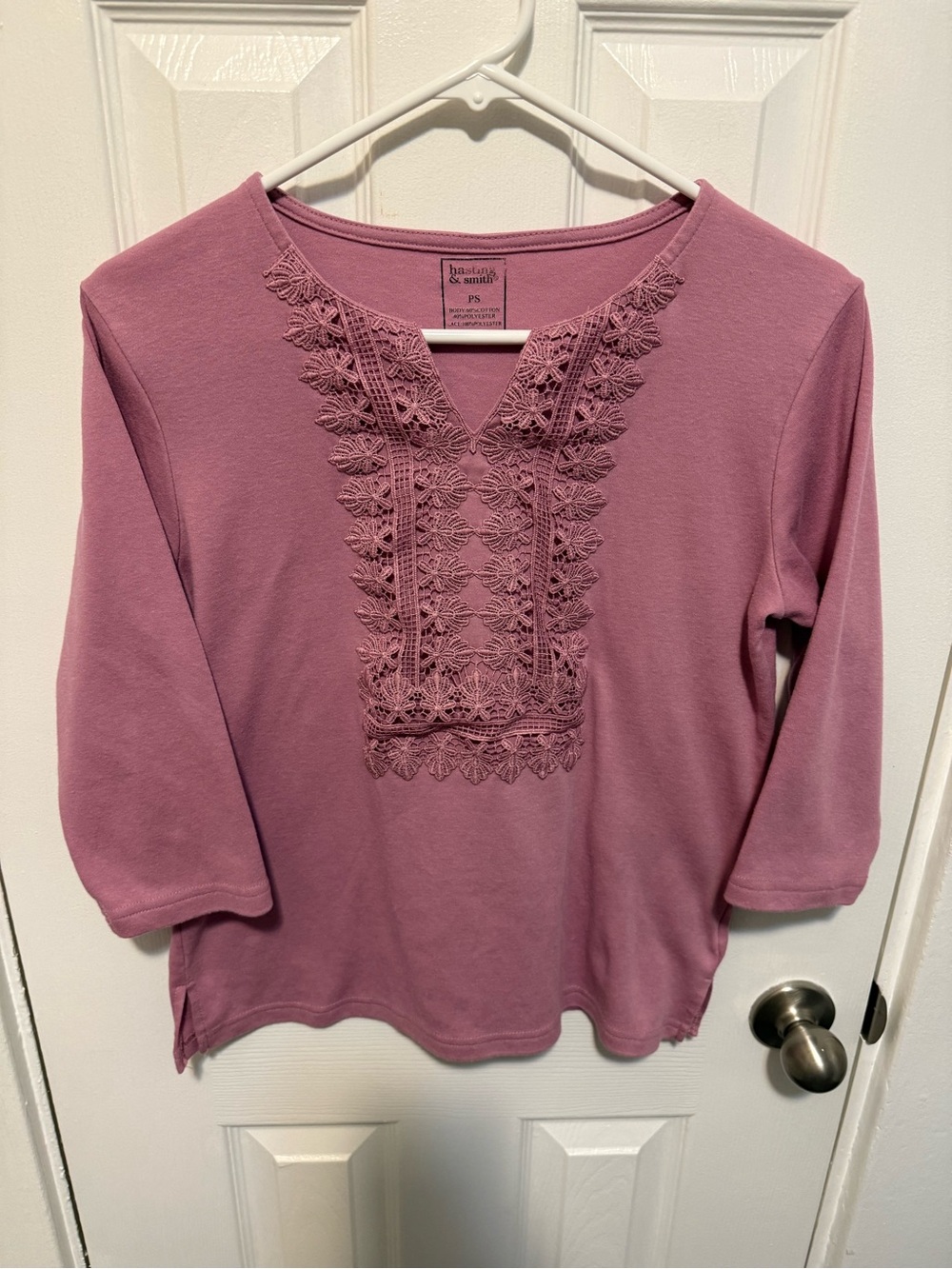 Hasting & Smith Petite Small Lace Trim 3/4 Sleeve Top Mauve